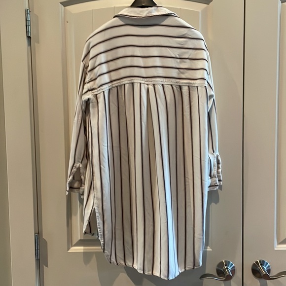 Button front blouse - Picture 4 of 6